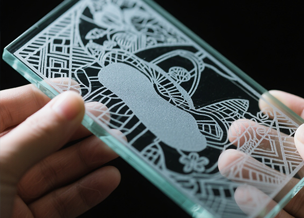 Quale controller laser dovrei scegliere per l'incisione laser del vetro?