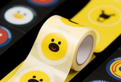 Rivoluziona il flusso di lavoro delle etichette adesive utilizzando il sistema di controllo laser avanzato